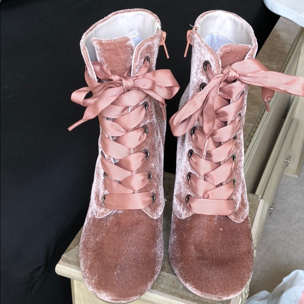 Kenneth Cole REACTION worn a couple times size 8